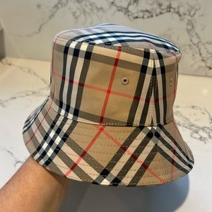 BURBERRY BUCKET HAT